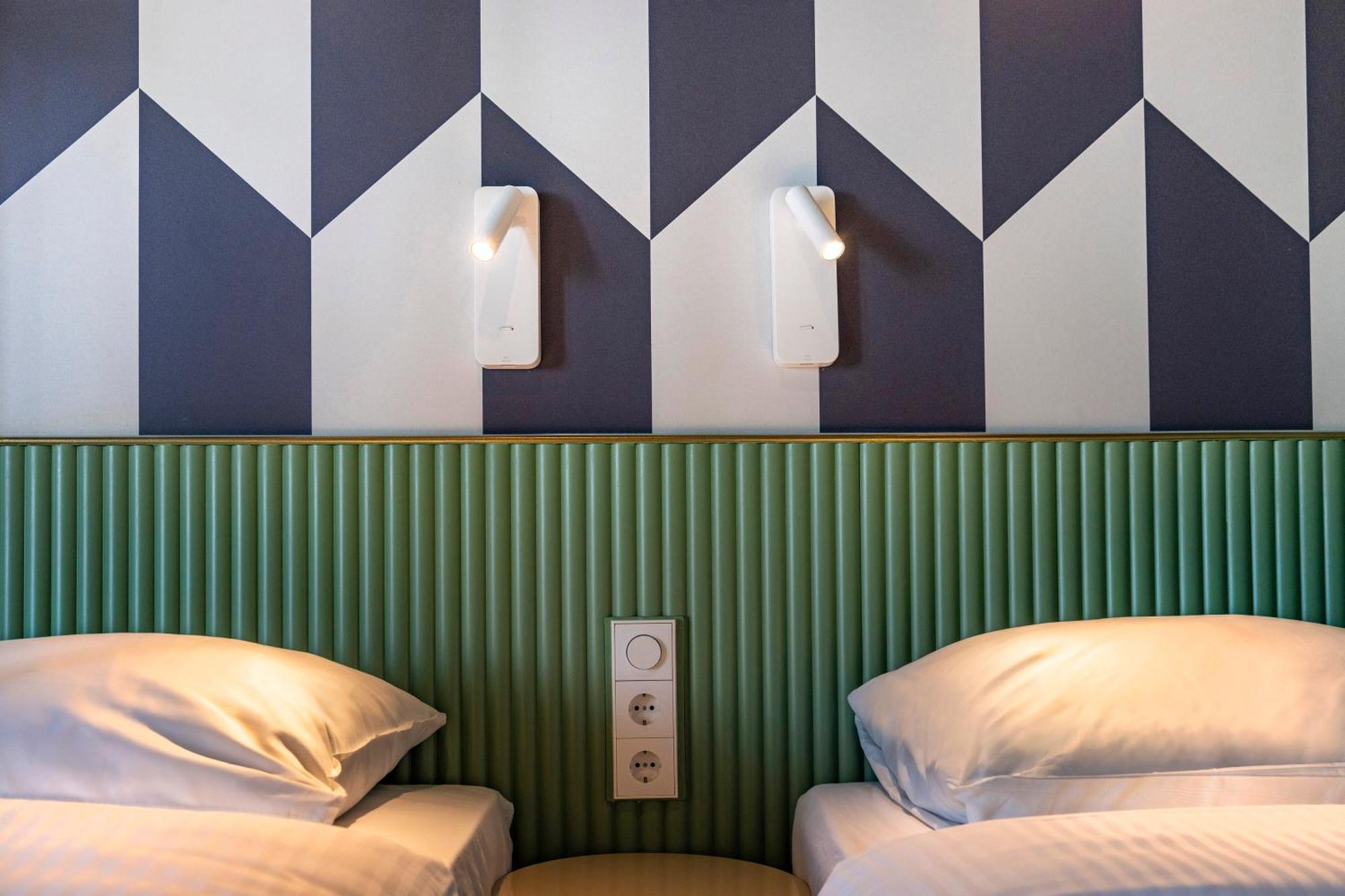 Tourist Inn Hotel Amsterdam Ngoại thất bức ảnh